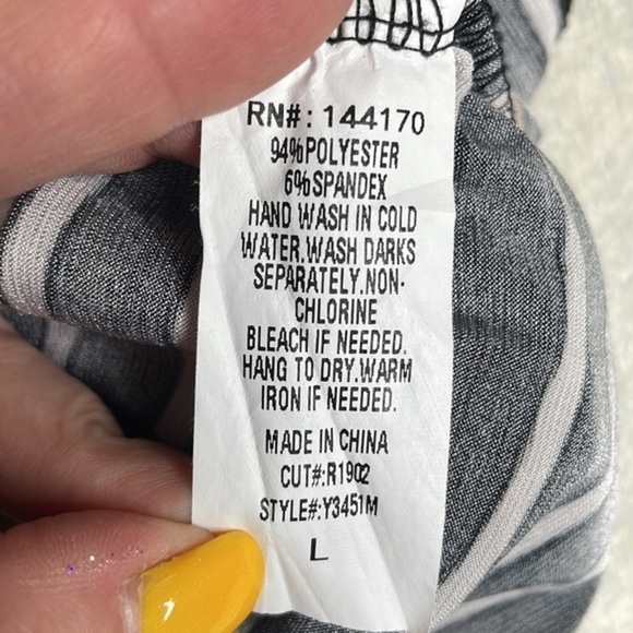 TUTTA Bella maternity blouse. Black, pink & brown. Split shoulder w/ bow. Large - Picture 10 of 10